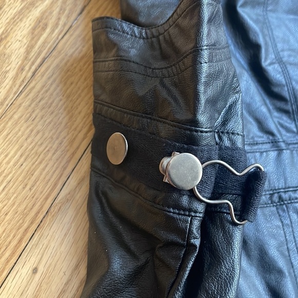 RED SAKS FIFTH AVENUE vegan leather shorts overalls size large - Picture 5 of 9